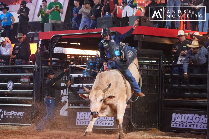Imagem JPG, Domingo da Festa do Peão tem final da PBR Brazil, shows de Matheus & Kauan e Edson & Hudson e concurso da Queima do Alho