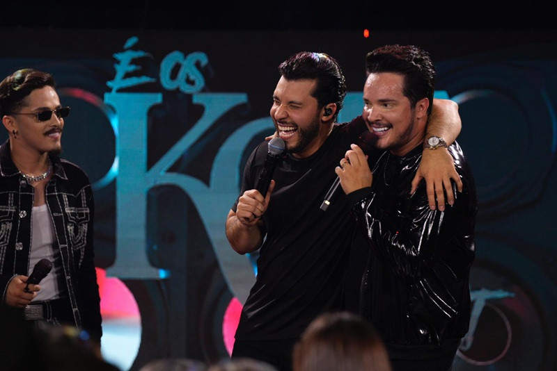 Kaique e Felipe com Murilo Huff ()