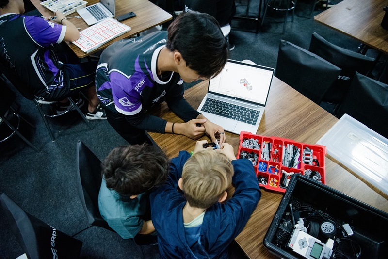 Imagem JPG, Crianças aprendem robótica de forma lúdica em oficinas no pavilhão Smart Agro