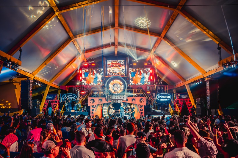 Imagem JPG, Churrasco On Fire, evento da dupla Fernando e Sorocaba, se transforma na Fábrica do Churrasco e eleva o entretenimento vespertino a um novo patamar