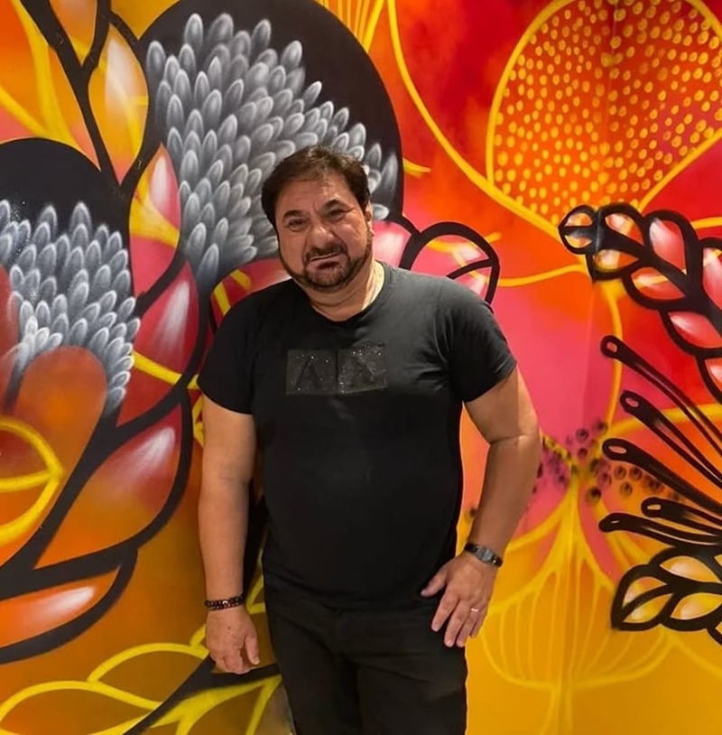 Imagem JPG, Artista plástico Maurício Valente finaliza carros alegóricos para o 1º Desfile da Cultura Tropeira