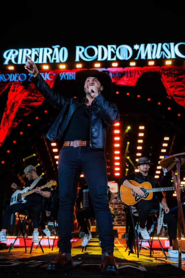 Murilo Huff fez sua estreia no palco do evento (Drone JC)